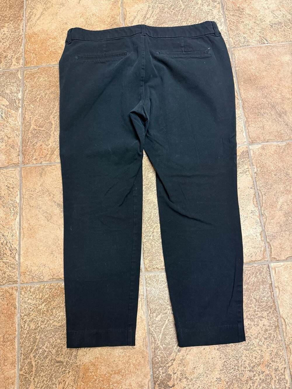 Old Navy Pixie Mid-Rise Ankle Pants in Black